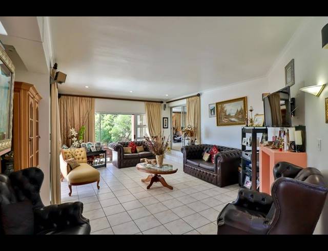 4 BEDROOM HOUSE FOR SALE IN PLATTEKLOOF